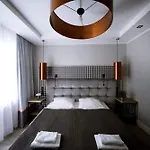 Pomaranczowa Plaza Hotel