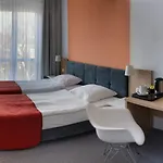 Hotel Pomaranczowa Plaza 3*