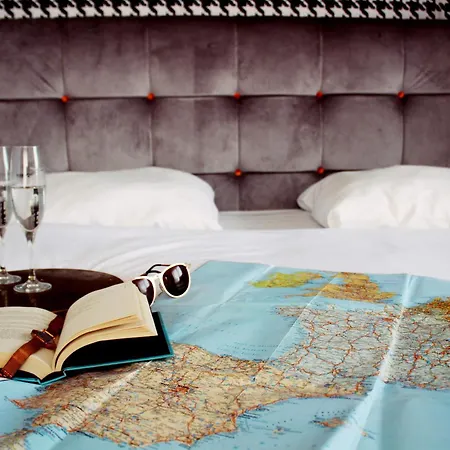 Pomaranczowa Plaza Hotel