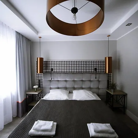Pomaranczowa Plaza Hotel