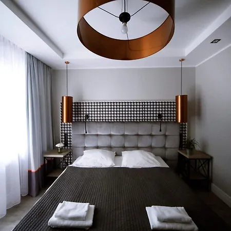 Pomaranczowa Plaza Hotel