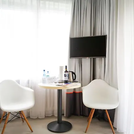 Pomaranczowa Plaza Hotel 3*