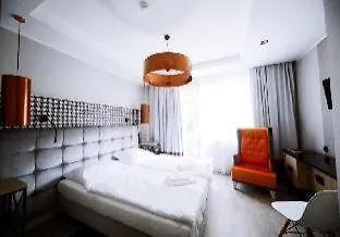 Pomaranczowa Plaza Hotel