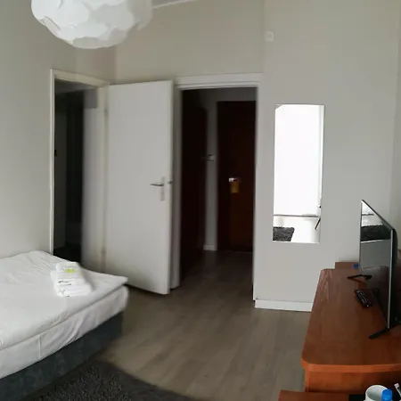 מלון Pomaranczowa Plaza 3*