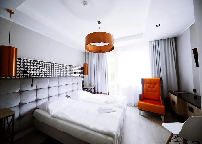 Pomaranczowa Plaza Hotell