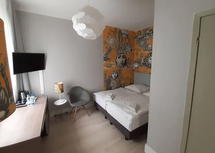 Pomaranczowa Plaza Hotell