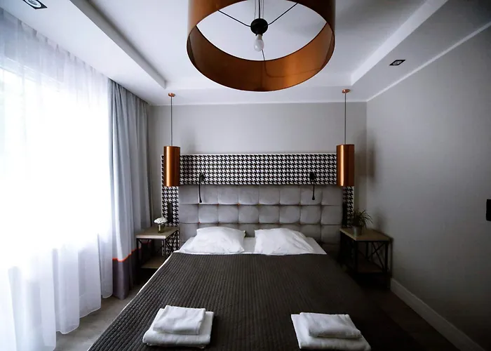 Pomaranczowa Plaza Hotell