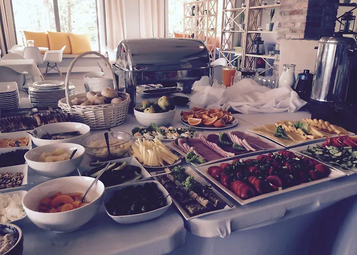 Pomaranczowa Plaza Hotell 3*