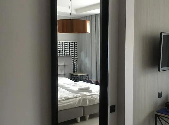 Pomaranczowa Plaza Hotell 3*